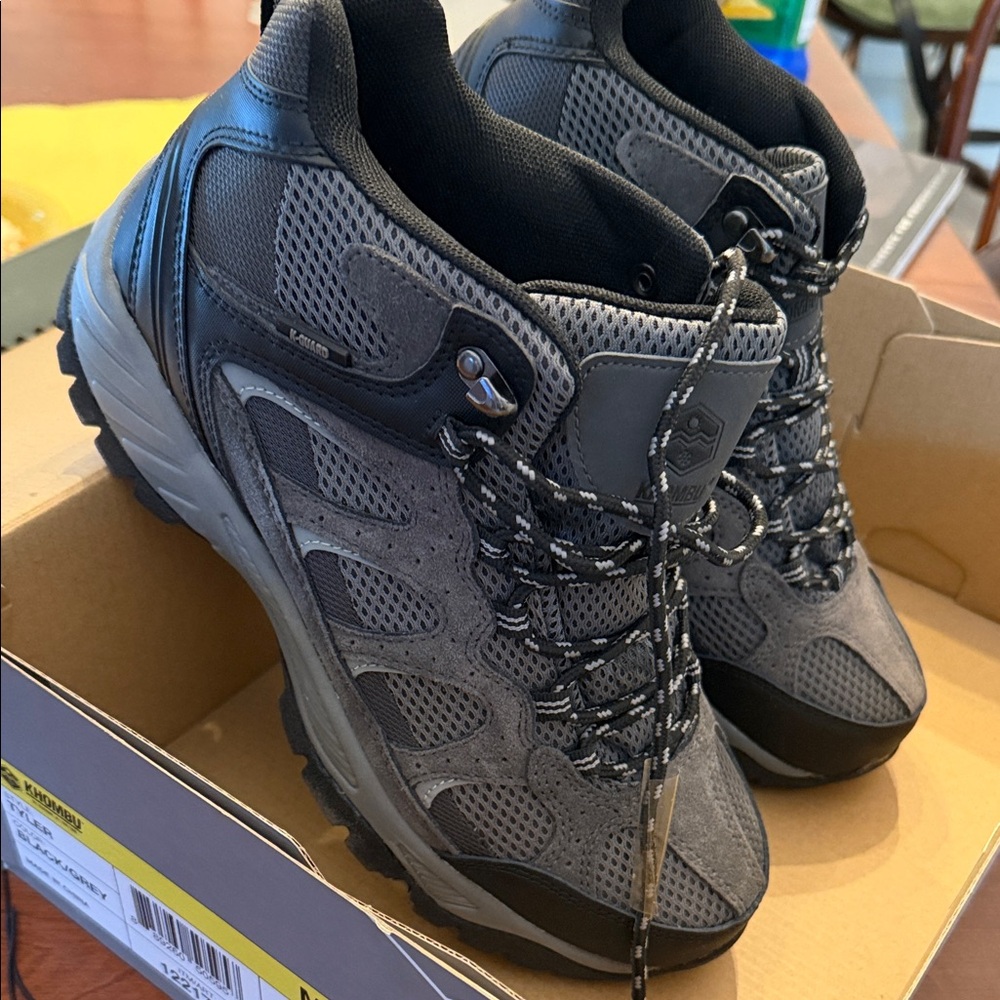 Khombu Men's Black and Gray Athletic Shoes Like New WOT. Sz8 - Picture 5 of 14